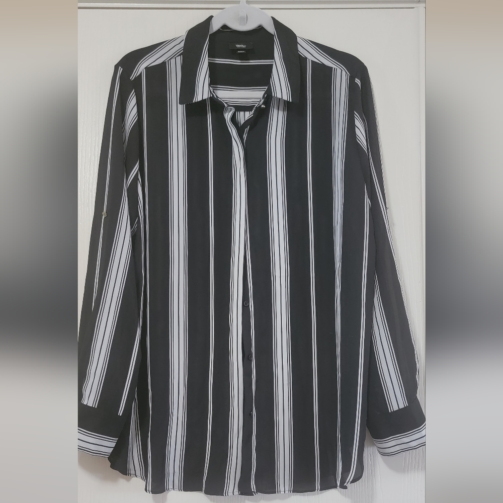 MOSSIMO BLACK & WHITE STRIPED BUTTON DOWN BLOUSE
